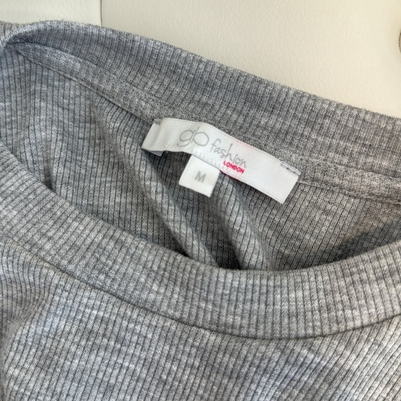 Gray Ribbed Short Sleeve Top with Side Ties size Medium - Picture 2 of 3